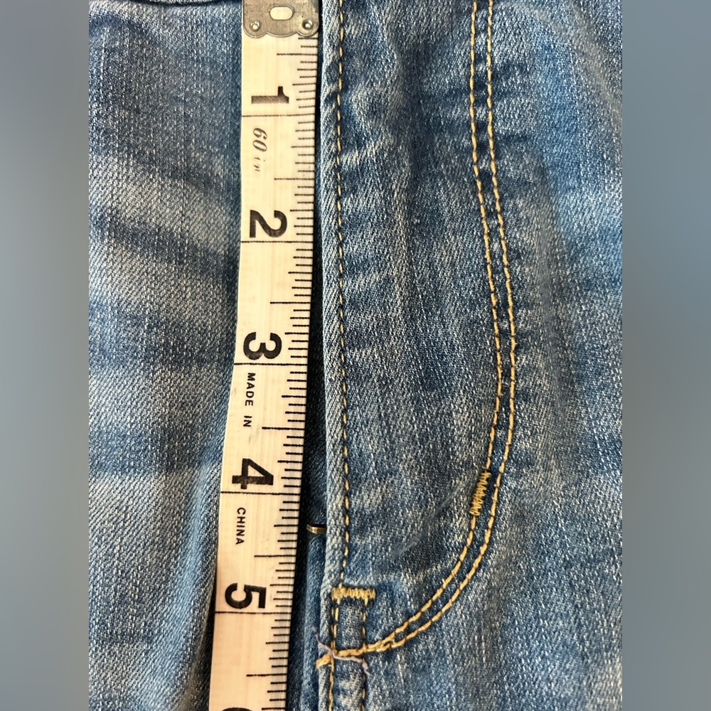 Denizen from Levi's Blue Jean Shorts with Cuffed Hem Women’s Size 8 - Picture 3 of 6